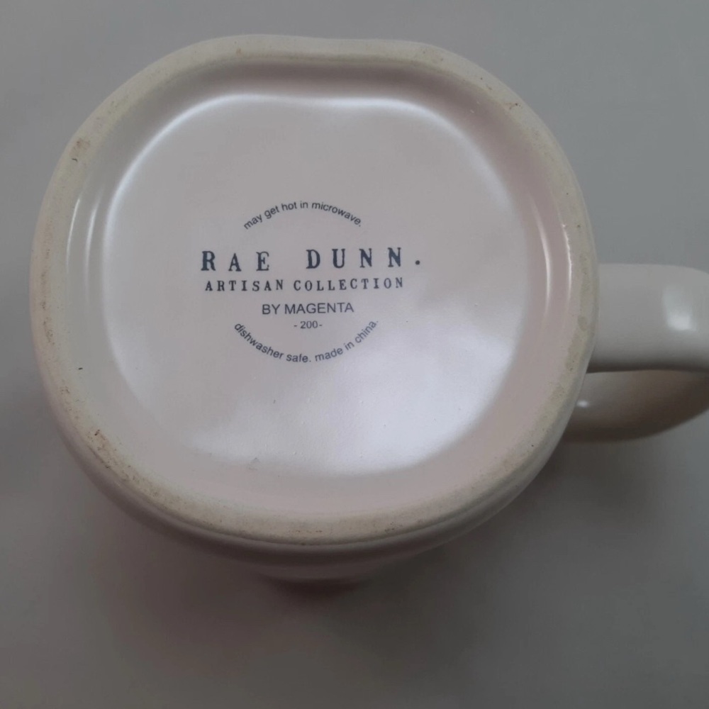Rae Dunn Te Amo Espanol Coffee Tea Mug White Ceramic Black Letters New Magenta - Picture 4 of 4